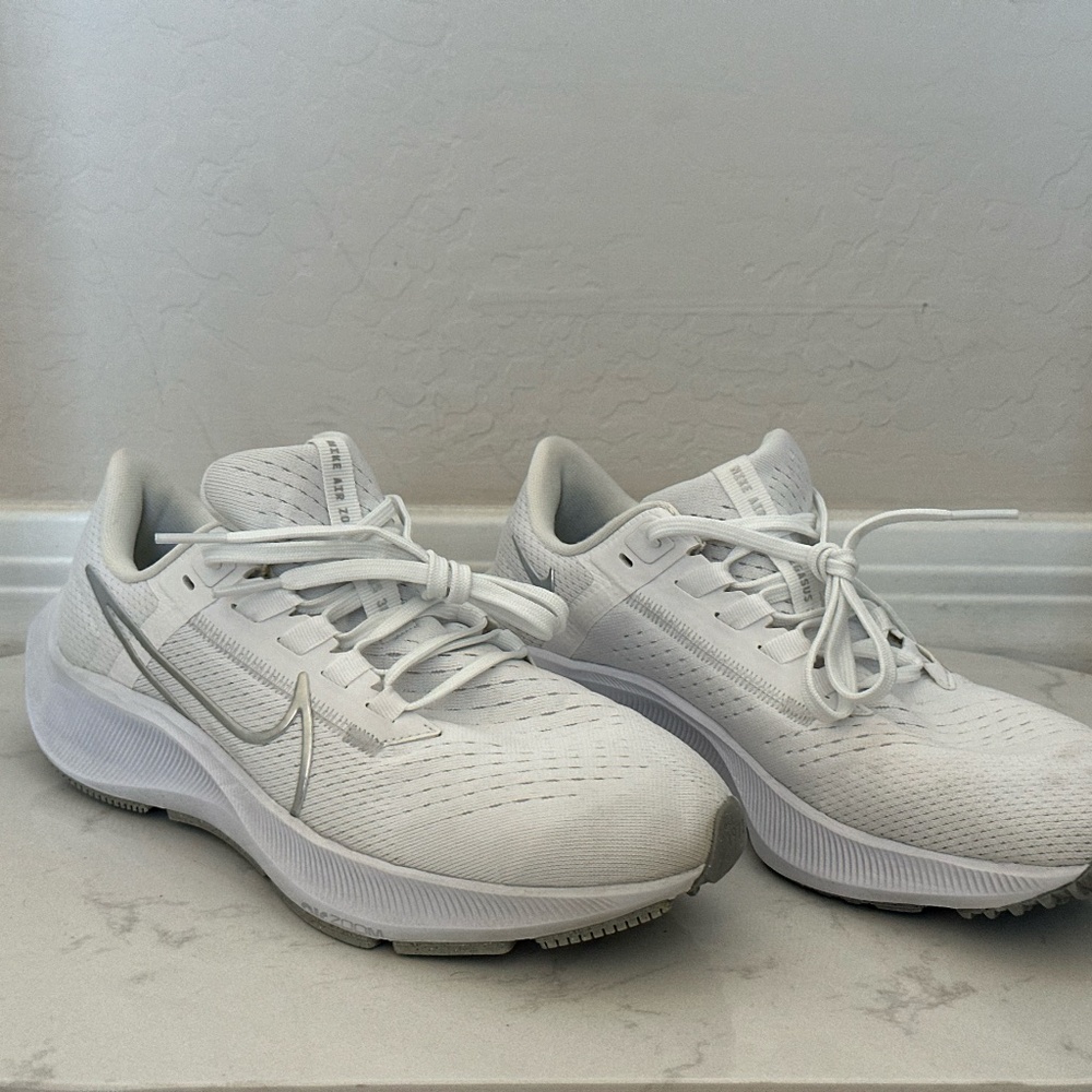 Nike Women's White Air Zoom Pegasus Sneakers 38